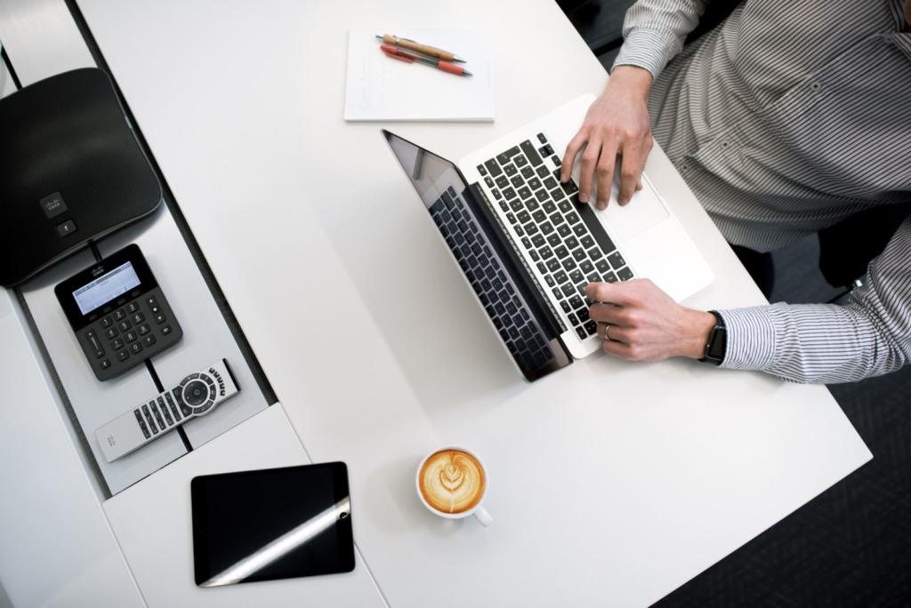 ui designer con computer
