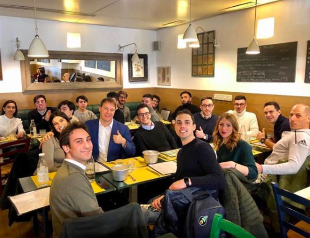 foto scattata al pranzo di fine master di start2impact